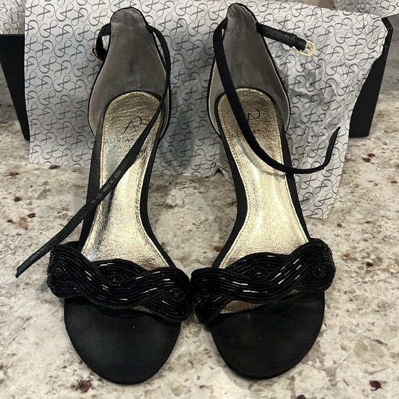 ADRIANNA PAPELL AERIN BLACK SHINY FAILL. SIZE 6M. Heel 2.5” - Picture 2 of 6